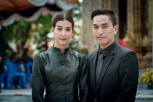 10 ดาราหญิงไทย สวมชุดไทยจิตรลดาสีดำ 10 ดาราหญิงไทย สวมชุดไทยจิตรลดาสีดำ