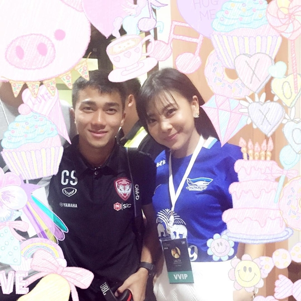 เนย ซินญอริต้า อวยพรวันเกิด เจ ชนาธิป งานนี้ เมย์ พิชญ์นาฏ แอบแซวเบา ๆ เนย ซินญอริต้า อวยพรวันเกิด เจ ชนาธิป งานนี้ เมย์ พิชญ์นาฏ แอบแซวเบา ๆ