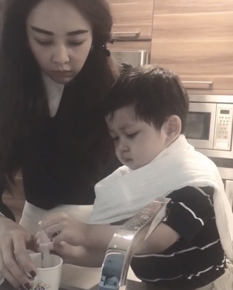 เป้ย สอน น้องโปรด ล้างจมูก เป้ย สอน น้องโปรด ล้างจมูก