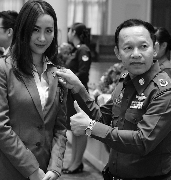 วีเจจ๋า ปลื้ม จบหลักสูตร บพส.4 วีเจจ๋า ปลื้ม จบหลักสูตร บพส.4