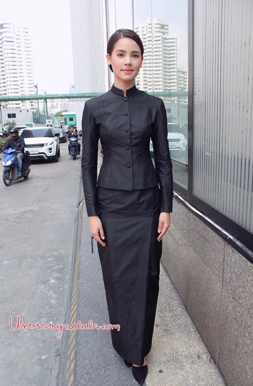 10 ดาราหญิงไทย สวมชุดไทยจิตรลดาสีดำ 10 ดาราหญิงไทย สวมชุดไทยจิตรลดาสีดำ