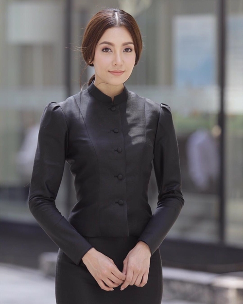 10 ดาราหญิงไทย สวมชุดไทยจิตรลดาสีดำ 10 ดาราหญิงไทย สวมชุดไทยจิตรลดาสีดำ