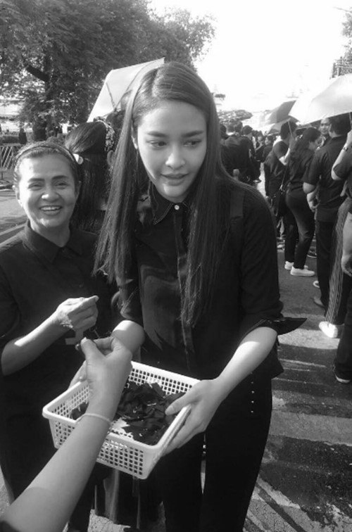 ศิลปิน-ดารา เผยความความรู้สึกที่มีต่อ พระบาทสมเด็จพระเจ้าอยู่หัว ศิลปิน-ดารา เผยความความรู้สึกที่มีต่อ พระบาทสมเด็จพระเจ้าอยู่หัว