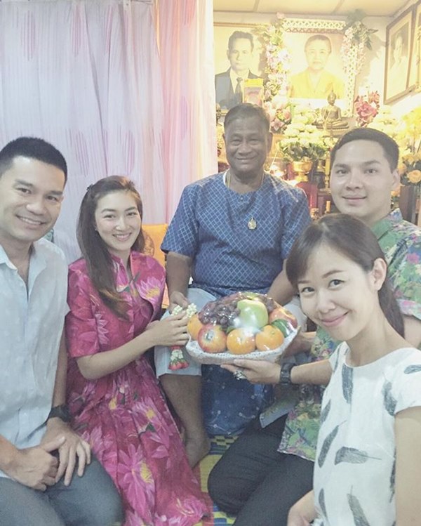 ดาราไทยเล่นน้ำวันสงการนต์ ดาราไทยเล่นน้ำวันสงการนต์