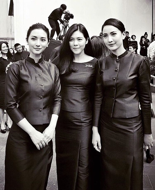 10 ดาราหญิงไทย สวมชุดไทยจิตรลดาสีดำ 10 ดาราหญิงไทย สวมชุดไทยจิตรลดาสีดำ