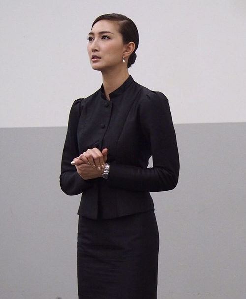 10 ดาราหญิงไทย สวมชุดไทยจิตรลดาสีดำ 10 ดาราหญิงไทย สวมชุดไทยจิตรลดาสีดำ