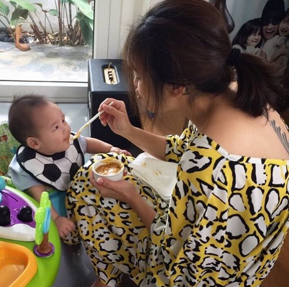 เปิ้ล นาคร ได้ลูกคนที่ 4 เปิ้ล นาคร ได้ลูกคนที่ 4