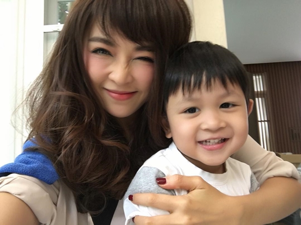 เป้ย สอน น้องโปรด ล้างจมูก เป้ย สอน น้องโปรด ล้างจมูก
