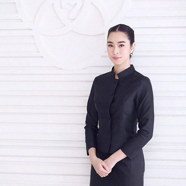 10 ดาราหญิงไทย สวมชุดไทยจิตรลดาสีดำ 10 ดาราหญิงไทย สวมชุดไทยจิตรลดาสีดำ