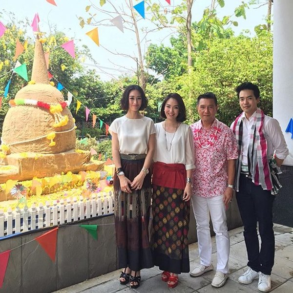 ดาราไทยเล่นน้ำวันสงการนต์ ดาราไทยเล่นน้ำวันสงการนต์