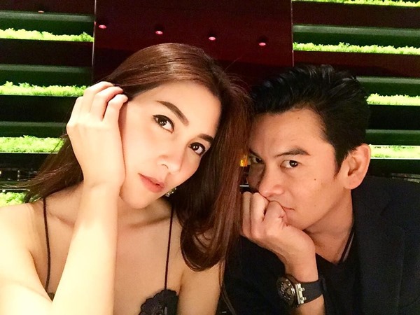 วุ้นเส้น ชาคริต หย่าแล้ว วุ้นเส้น ชาคริต หย่าแล้ว