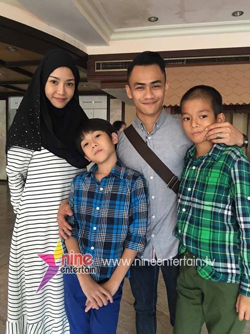 นุ๊ก สุทธิดา พา 2 ลูกชายพบ ฮากีม นุ๊ก สุทธิดา พา 2 ลูกชายพบ ฮากีม