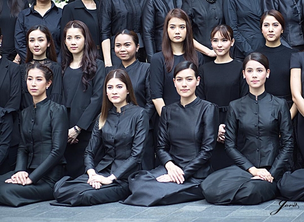 10 ดาราหญิงไทย สวมชุดไทยจิตรลดาสีดำ 10 ดาราหญิงไทย สวมชุดไทยจิตรลดาสีดำ