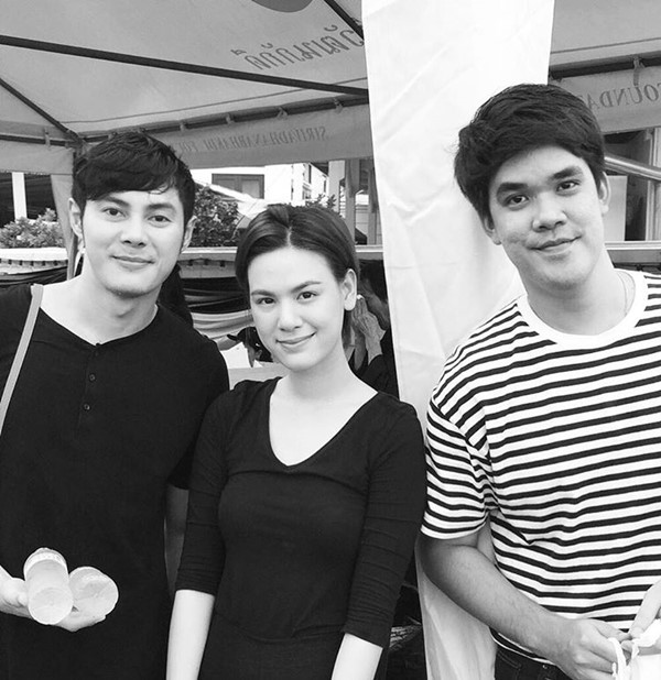 ศิลปิน-ดารา เผยความความรู้สึกที่มีต่อ พระบาทสมเด็จพระเจ้าอยู่หัว ศิลปิน-ดารา เผยความความรู้สึกที่มีต่อ พระบาทสมเด็จพระเจ้าอยู่หัว