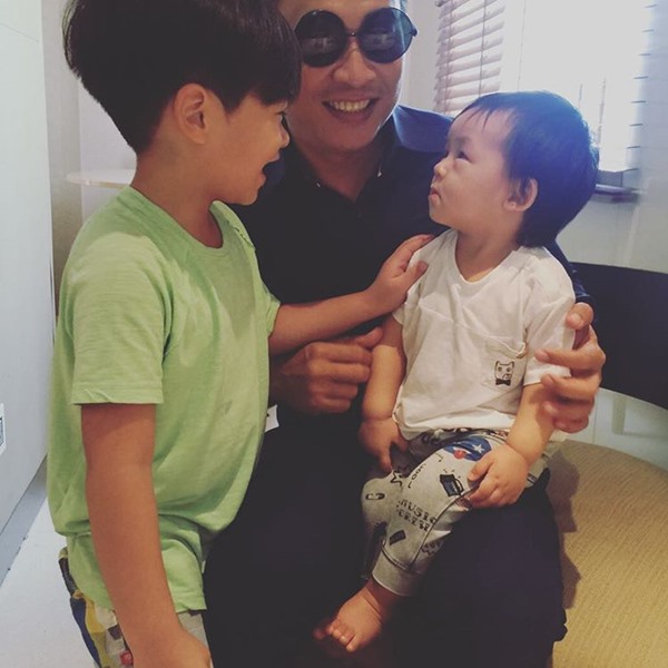 แม่จูน เผยภาพ น้องออกู๊ด หลังผ่าตัดตา - น้องออกัส ป่วยไมโคพลาสมา แม่จูน เผยภาพ น้องออกู๊ด หลังผ่าตัดตา - น้องออกัส ป่วยไมโคพลาสมา