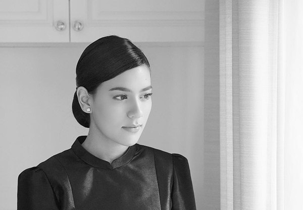 10 ดาราหญิงไทย สวมชุดไทยจิตรลดาสีดำ 10 ดาราหญิงไทย สวมชุดไทยจิตรลดาสีดำ