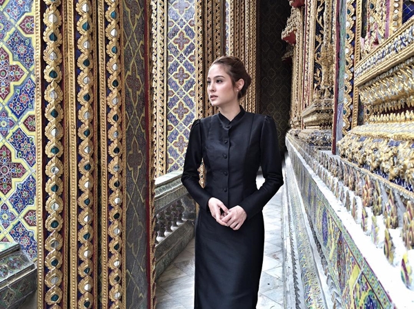 10 ดาราหญิงไทย สวมชุดไทยจิตรลดาสีดำ 10 ดาราหญิงไทย สวมชุดไทยจิตรลดาสีดำ