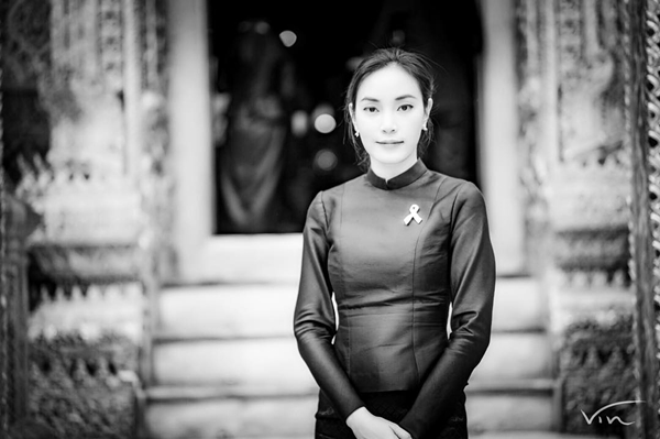 10 ดาราหญิงไทย สวมชุดไทยจิตรลดาสีดำ 10 ดาราหญิงไทย สวมชุดไทยจิตรลดาสีดำ