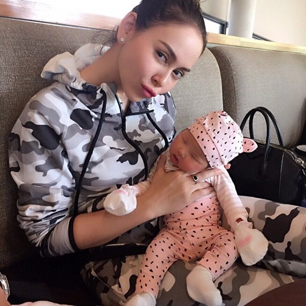 น้องฟ้าโปรด ลูกสาวบุญธรรม อั้ม นัท น้องฟ้าโปรด ลูกสาวบุญธรรม อั้ม นัท