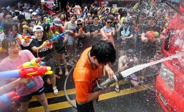เทศกาลปืนฉีดน้ำซินชอน เทศกาลปืนฉีดน้ำซินชอน