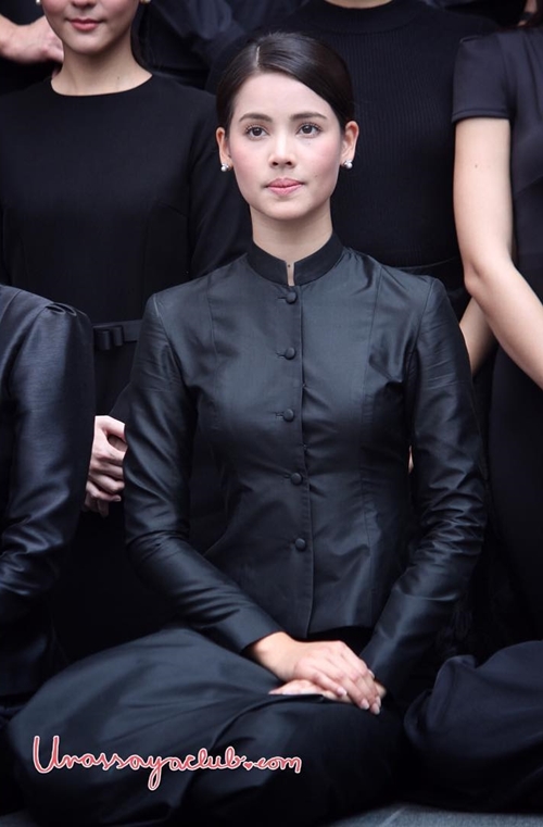 10 ดาราหญิงไทย สวมชุดไทยจิตรลดาสีดำ 10 ดาราหญิงไทย สวมชุดไทยจิตรลดาสีดำ