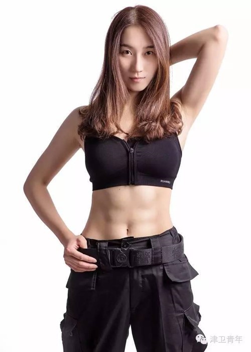 ตำรวจสาวหุ่นเซียะ-ซิกแพ็คสวย นั่งแท่นตำรวจกล้ามงามที่สุดในกรม ตำรวจสาวหุ่นเซียะ-ซิกแพ็คสวย นั่งแท่นตำรวจกล้ามงามที่สุดในกรม