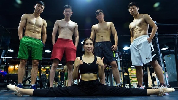 ตำรวจสาวหุ่นเซียะ-ซิกแพ็คสวย นั่งแท่นตำรวจกล้ามงามที่สุดในกรม ตำรวจสาวหุ่นเซียะ-ซิกแพ็คสวย นั่งแท่นตำรวจกล้ามงามที่สุดในกรม