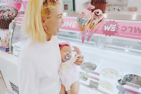 น้องเป่าเปา จ้องตาเป็นมัน เมื่อเห็นส้มตำ น้องเป่าเปา จ้องตาเป็นมัน เมื่อเห็นส้มตำ