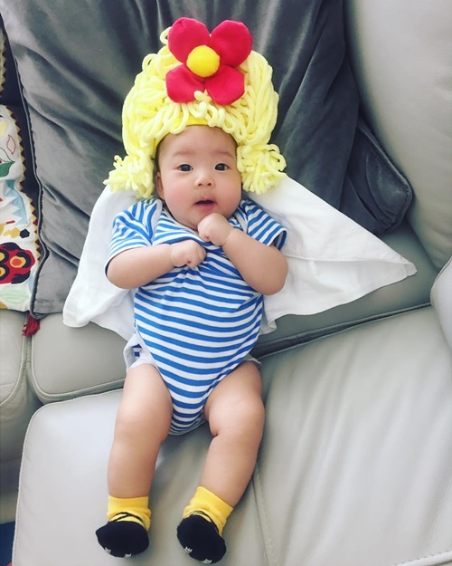 น้องเป่าเปา จ้องตาเป็นมัน เมื่อเห็นส้มตำ น้องเป่าเปา จ้องตาเป็นมัน เมื่อเห็นส้มตำ