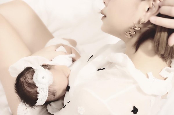 กุ๊บกิ๊บ โชว์สปิริตคุณแม่ เลี้ยงลูกด้วยนมจากเต้า กุ๊บกิ๊บ โชว์สปิริตคุณแม่ เลี้ยงลูกด้วยนมจากเต้า