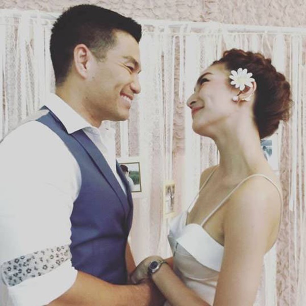 แพนเค้ก ควงสารวัตรหมี สวมชุดผ้าไทย แพนเค้ก ควงสารวัตรหมี สวมชุดผ้าไทย