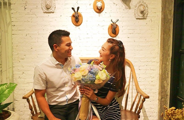 แพนเค้ก ควงสารวัตรหมี สวมชุดผ้าไทย แพนเค้ก ควงสารวัตรหมี สวมชุดผ้าไทย