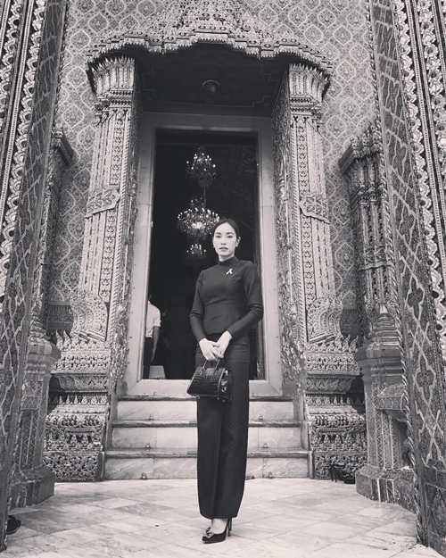 10 ดาราหญิงไทย สวมชุดไทยจิตรลดาสีดำ 10 ดาราหญิงไทย สวมชุดไทยจิตรลดาสีดำ