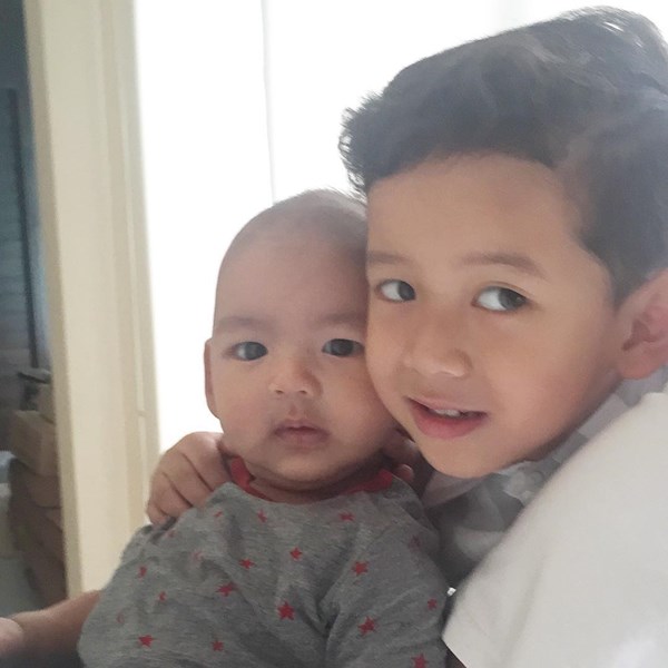 พ่อป๋อ แม่เอ๋ น้องภู น้องเภา พ่อป๋อ แม่เอ๋ น้องภู น้องเภา