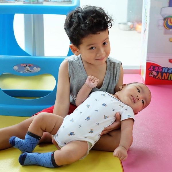 พ่อป๋อ แม่เอ๋ น้องภู น้องเภา พ่อป๋อ แม่เอ๋ น้องภู น้องเภา