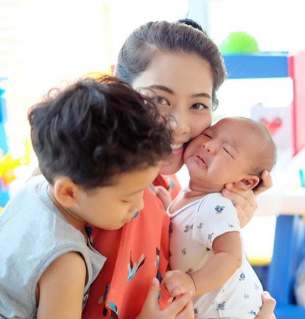 พ่อป๋อ แม่เอ๋ น้องภู น้องเภา พ่อป๋อ แม่เอ๋ น้องภู น้องเภา