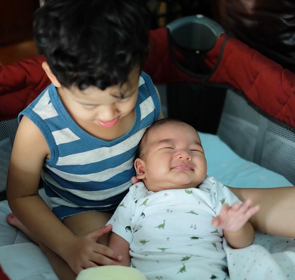 พ่อป๋อ แม่เอ๋ น้องภู น้องเภา พ่อป๋อ แม่เอ๋ น้องภู น้องเภา