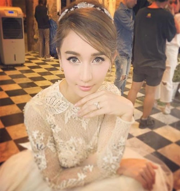 เนย โชติกา เนย โชติกา