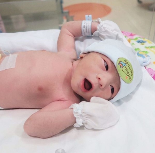 จีน่า ภรรยาของ โอ๊ต วรวุฒิ คลอดลูกชายคนแรก ตั้งชื่อ โอลาฟ จีน่า ภรรยาของ โอ๊ต วรวุฒิ คลอดลูกชายคนแรก ตั้งชื่อ โอลาฟ