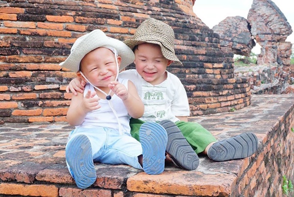 แม่พลอย จูงมือ น้องแพนเตอร์ น้องพูม่า เที่ยวเมืองโบราณอยุธยา แม่พลอย จูงมือ น้องแพนเตอร์ น้องพูม่า เที่ยวเมืองโบราณอยุธยา