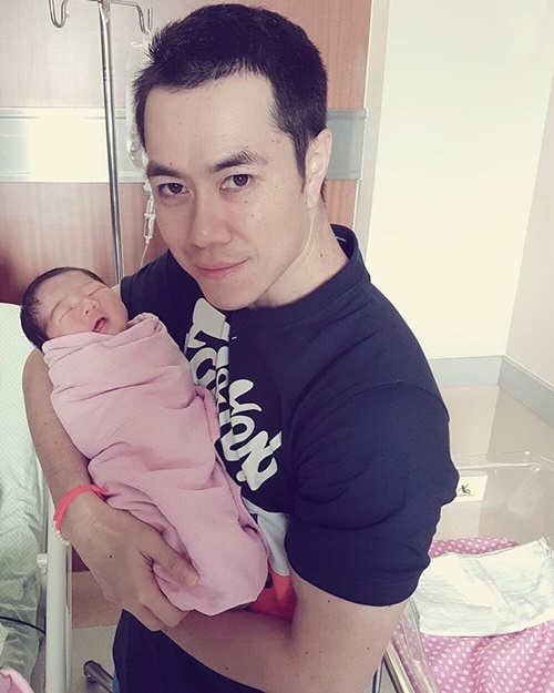 น้องโคลอี้ ลูกสาวคุณพ่อ เปรม บุษราคัมวงศ์ น้องโคลอี้ ลูกสาวคุณพ่อ เปรม บุษราคัมวงศ์