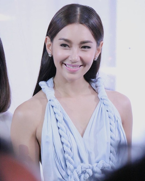 เบลล่า รับตกใจ เวียร์ โผล่เซอร์ไพรส์ถึงพัทยา เบลล่า รับตกใจ เวียร์ โผล่เซอร์ไพรส์ถึงพัทยา