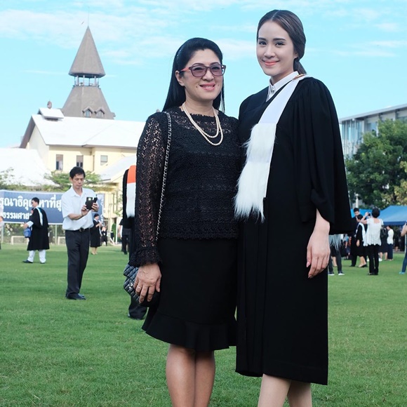 ฟาง พิชญา ฟาง พิชญา