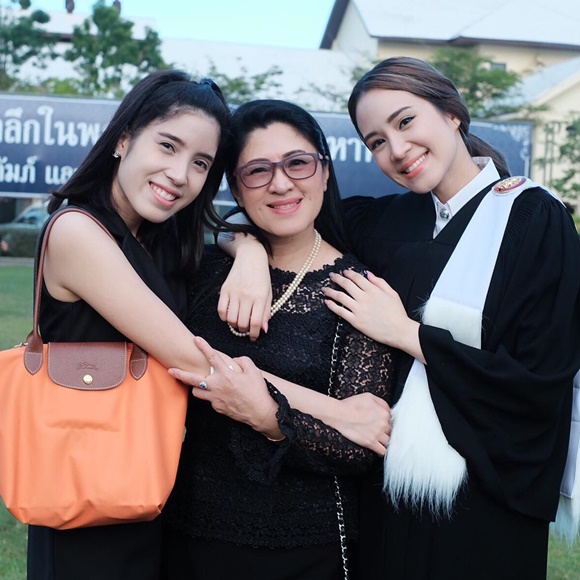 ฟาง พิชญา ฟาง พิชญา