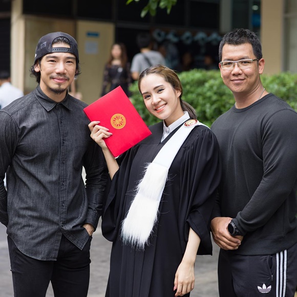 ฟาง พิชญา ฟาง พิชญา