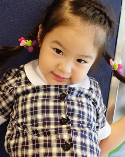 น้องณิริน โชว์เล่นเปียโน น้องณิริน โชว์เล่นเปียโน