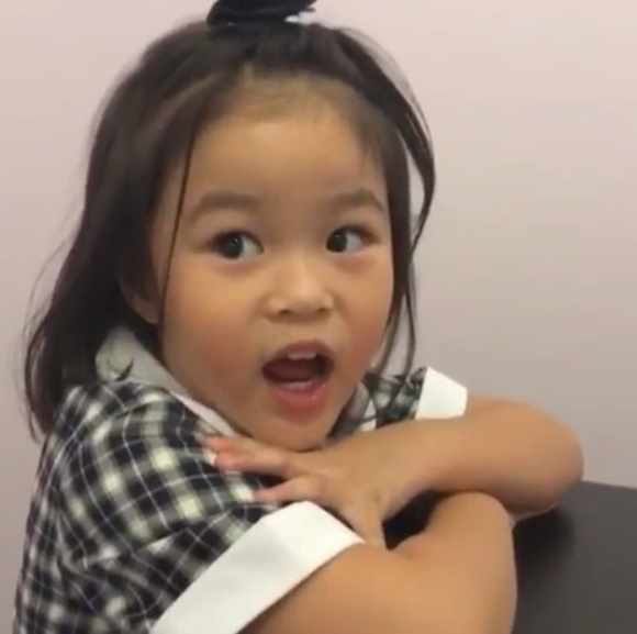 น้องณิริน โชว์เล่นเปียโน น้องณิริน โชว์เล่นเปียโน