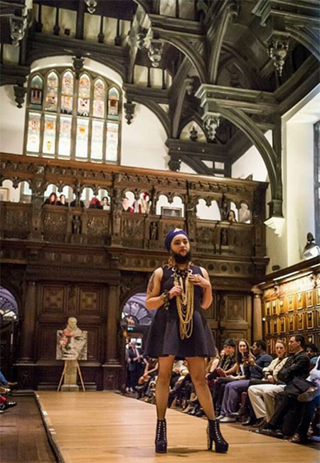 สาวหน้าหนวด เดินแบบ สาวหน้าหนวด เดินแบบ