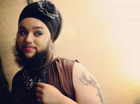 สาวหน้าหนวด เดินแบบ สาวหน้าหนวด เดินแบบ