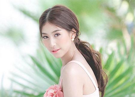 ทรงผมแสกกลางออกงานดารา ทรงผมแสกกลางออกงานดารา